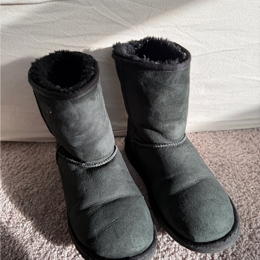 black UGG Classic Short women's boots size 6